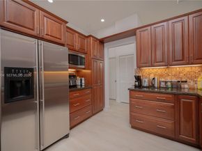 2621 Oakbrook Ln, Weston FL 33332