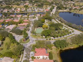 2621 Oakbrook Ln, Weston FL 33332