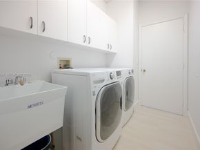 2621 Oakbrook Ln, Weston FL 33332