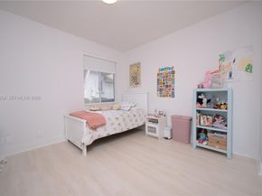 2621 Oakbrook Ln, Weston FL 33332