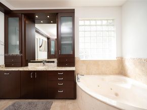 2621 Oakbrook Ln, Weston FL 33332