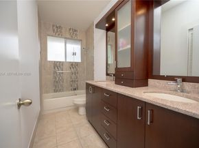 2621 Oakbrook Ln, Weston FL 33332