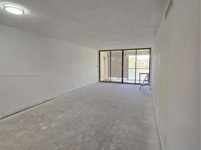 5920 Coral Lake Dr 208, Margate FL 33063