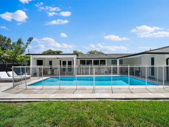 20600 NE 22nd Ct, Aventura FL 33180