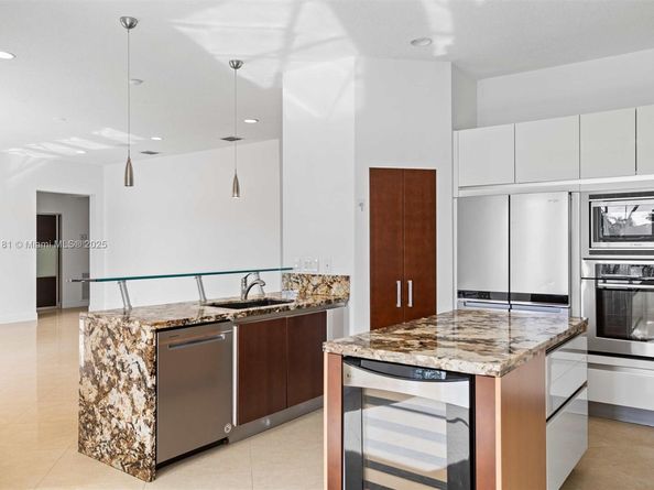 926 Marina Dr, Weston FL 33327