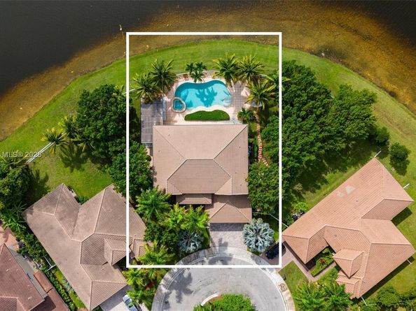 926 Marina Dr, Weston FL 33327