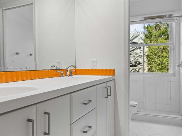 926 Marina Dr, Weston FL 33327