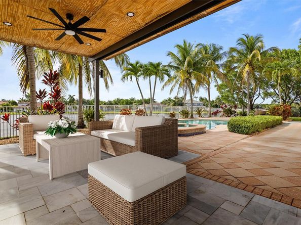 926 Marina Dr, Weston FL 33327