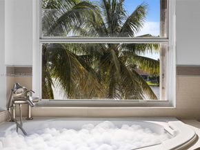 926 Marina Dr, Weston FL 33327