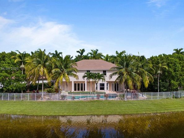 926 Marina Dr, Weston FL 33327