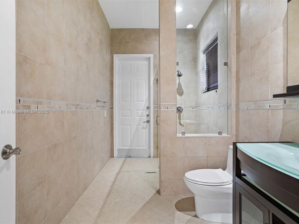926 Marina Dr, Weston FL 33327