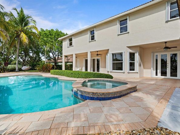 926 Marina Dr, Weston FL 33327