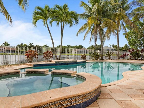 926 Marina Dr, Weston FL 33327