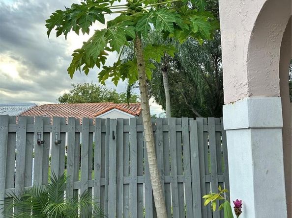 1514 Springside Dr, Weston FL 33326