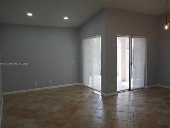 1514 Springside Dr, Weston FL 33326