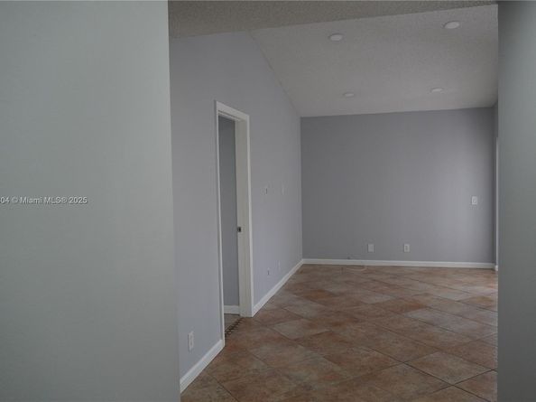 1514 Springside Dr, Weston FL 33326