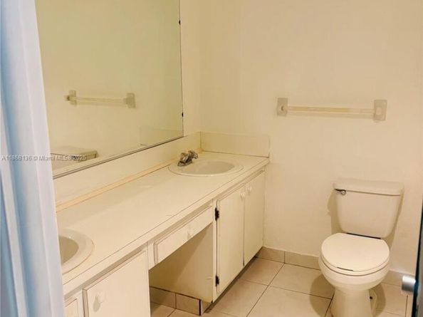 950 NE 199th st 1A 101, Miami FL 33179