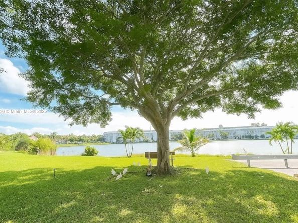 950 NE 199th st 1A 101, Miami FL 33179