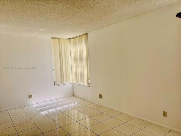 950 NE 199th st 1A 101, Miami FL 33179