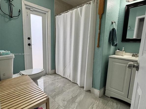 6810 Douglas St, Hollywood FL 33024