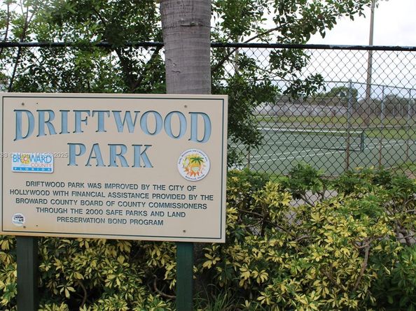 6810 Douglas St, Hollywood FL 33024