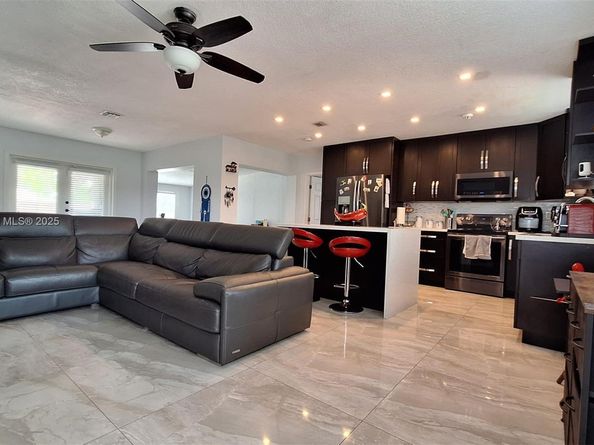 6810 Douglas St, Hollywood FL 33024