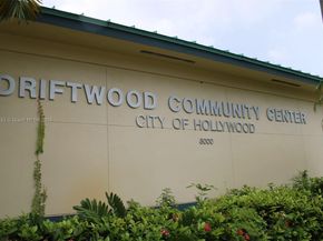 6810 Douglas St, Hollywood FL 33024