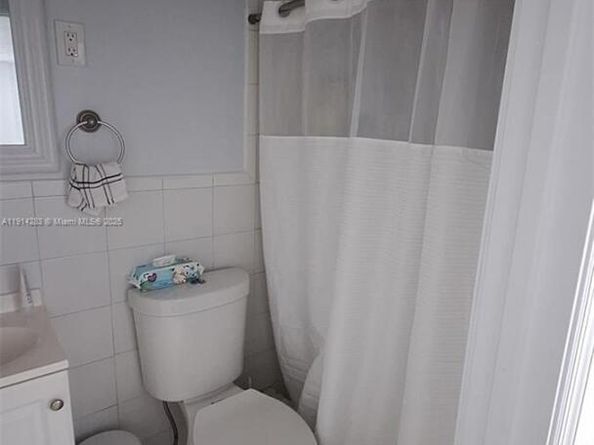 6810 Douglas St, Hollywood FL 33024