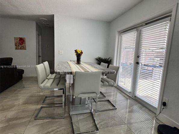 6810 Douglas St, Hollywood FL 33024