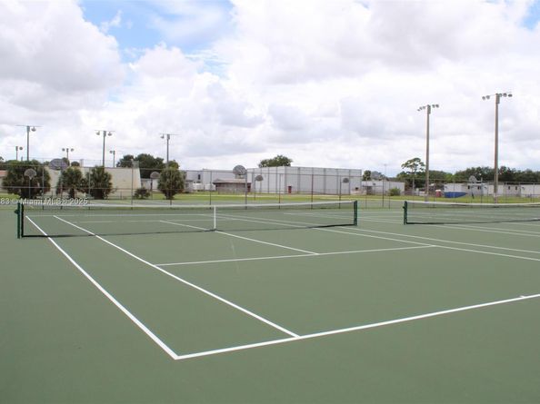 6810 Douglas St, Hollywood FL 33024