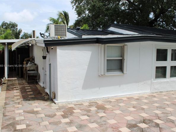 6810 Douglas St, Hollywood FL 33024