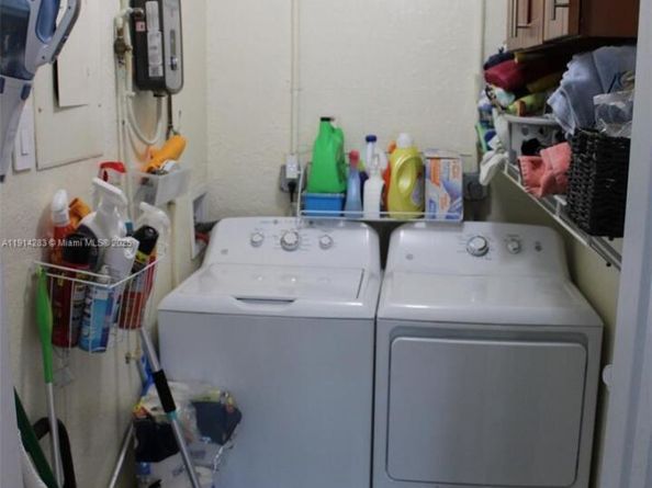 6810 Douglas St, Hollywood FL 33024