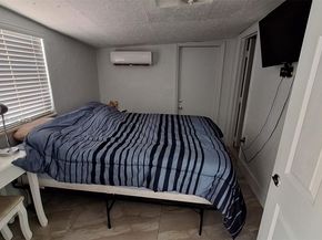 6810 Douglas St, Hollywood FL 33024