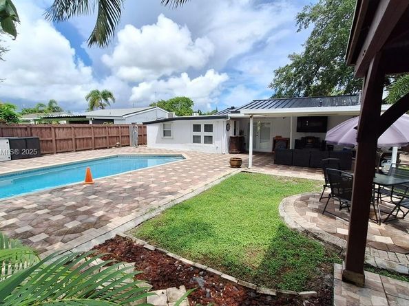 6810 Douglas St, Hollywood FL 33024