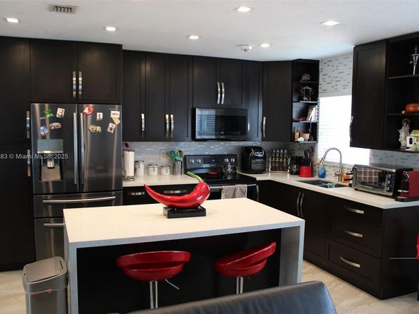 6810 Douglas St, Hollywood FL 33024