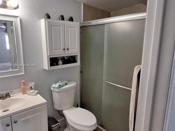 6810 Douglas St, Hollywood FL 33024