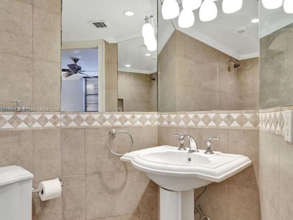 2731 NE 14th St Cswy 115, Pompano Beach FL 33062
