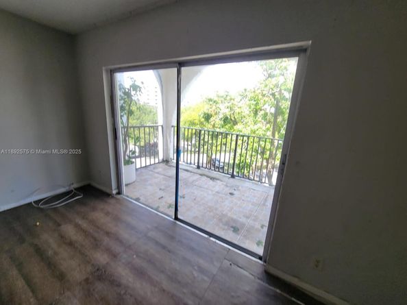 3300 Spanish Moss Ter 403, Lauderhill FL 33319