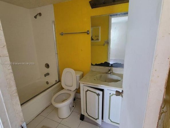 3300 Spanish Moss Ter 403, Lauderhill FL 33319