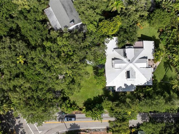 1701 S Bayshore Dr, Miami FL 33133