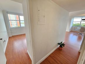 1300 NE Miami Gardens Dr 706E, Miami FL 33179