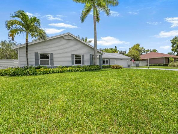 14821 SW 148th St Cir, Miami FL 33196
