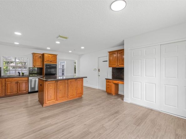 14821 SW 148th St Cir, Miami FL 33196
