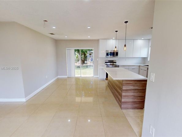 3354 NW 181st St, Miami Gardens FL 33056