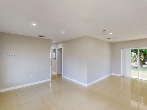 3354 NW 181st St, Miami Gardens FL 33056