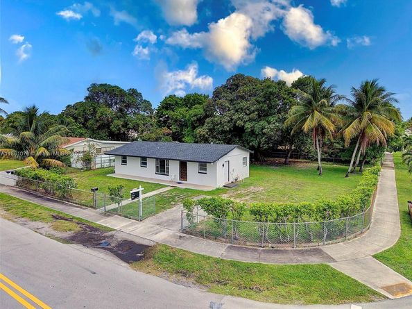 3354 NW 181st St, Miami Gardens FL 33056