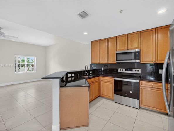 27 SW 6th Ct, Pompano Beach FL 33060