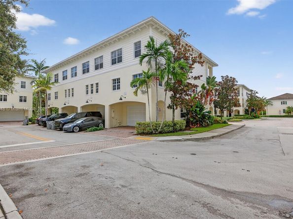 27 SW 6th Ct, Pompano Beach FL 33060