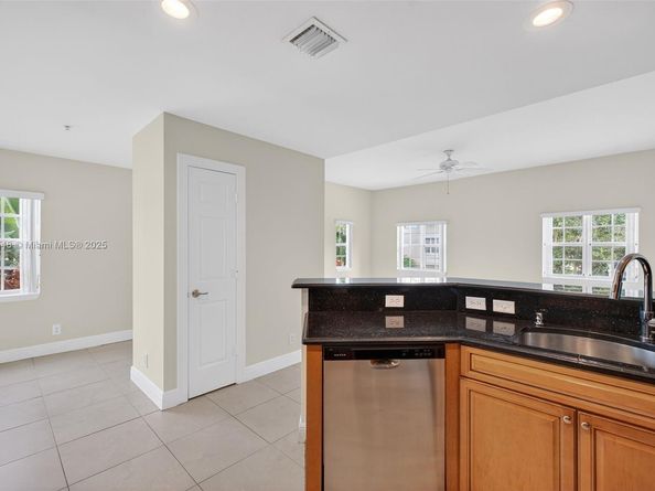 27 SW 6th Ct, Pompano Beach FL 33060