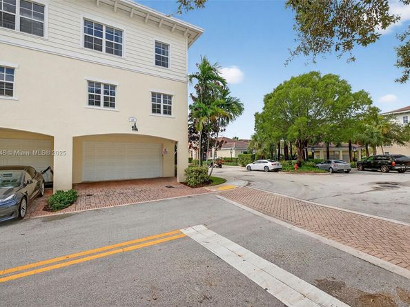 27 SW 6th Ct, Pompano Beach FL 33060